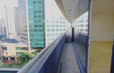 Imagem: O depósito possui 3 Vagas na garagem, 98-0m² de Área e está