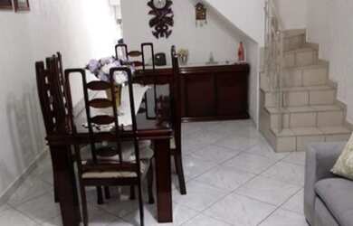 Imagem: A casa possui 2 Dormitórios, 2 Banheiros, 2 Vagas na garagem