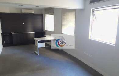 Imagem: O depósito possui 4 Vagas na garagem, 148m² de Área e está