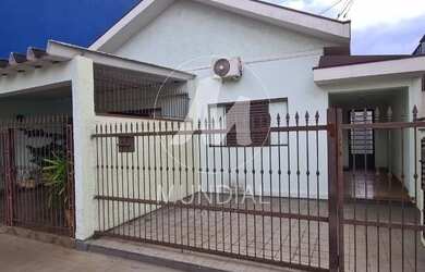 Imagem: O depósito possui 1 Vaga na garagem, 207m² de Área e está