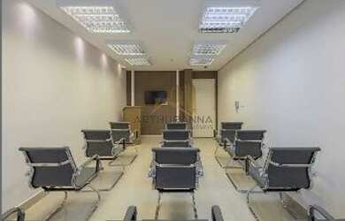 Imagem: O depósito possui 5 Vagas na garagem, 392m² de Área e está