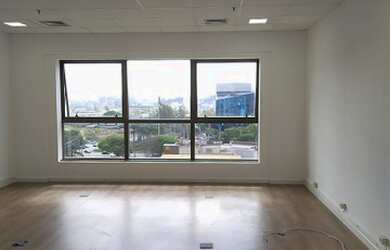 Imagem 2: Sala comercial mobiliada para locação em Alphaville com infraestrutura...