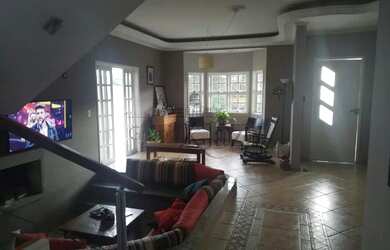 Imagem: A casa em condomínio possui 4 Dormitórios, 5 Banheiros, 4