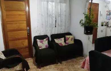 Imagem: A casa possui 3 Dormitórios, 2 Banheiros e está localizado