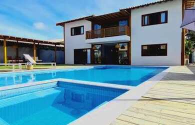 Imagem: A casa para alugar possui 5 Dormitórios, 5 Banheiros e 450m²