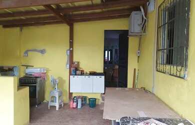 Imagem: A casa possui 2 Dormitórios, 2 Banheiros, 2 Vagas na garagem