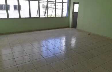 Imagem: O depósito possui 5 Vagas na garagem, 1.551m² de Área e