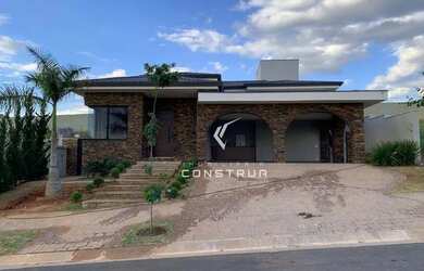 Imagem: A casa em condomínio possui 4 Dormitórios, 5 Banheiros, 4