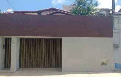 Imagem: A casa possui 4 Dormitórios, 4 Banheiros, 4 Vagas na garagem