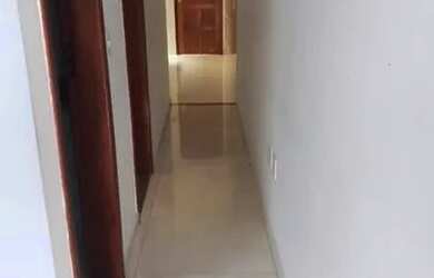 Imagem: A casa possui 1 Dormitório, 1 Banheiro, 1 Vaga na garagem