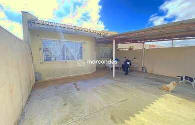 Imagem: A casa possui 2 Dormitórios, 1 Banheiro, 1 Vaga na garagem