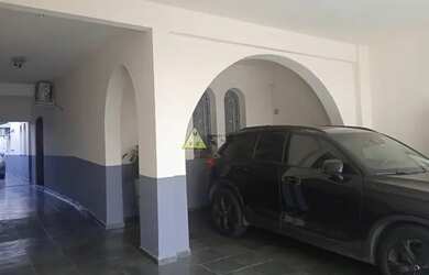 Imagem: O depósito possui 5 Vagas na garagem, 400m² de Área e está