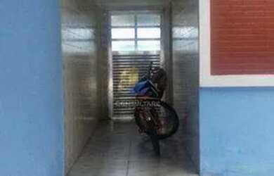 Imagem: A casa possui 2 Dormitórios, 1 Banheiro, 1 Vaga na garagem