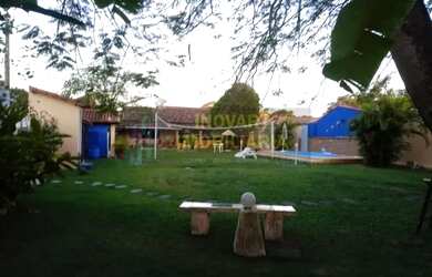 Imagem: A casa possui 4 Dormitórios, 3 Banheiros, 5 Vagas na garagem