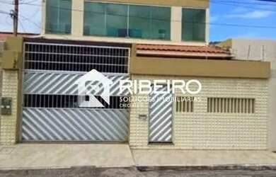 Imagem: A casa possui 5 Dormitórios, 2 Banheiros, 1 Vaga na garagem