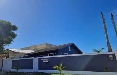 Imagem: A casa possui 2 Dormitórios, 2 Banheiros, 4 Vagas na garagem