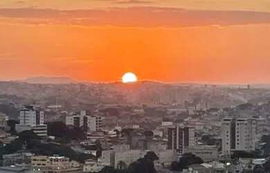 Imagem: O apartamento possui 3 Dormitórios, 2 Banheiros, 3 Vagas na