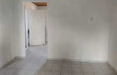 Imagem: A casa possui 3 Dormitórios e 2 Banheiros e está localizado