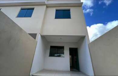 Imagem: A casa possui 2 Dormitórios, 1 Banheiro, 1 Vaga na garagem