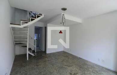 Imagem: A casa possui 3 Dormitórios, 3 Banheiros, 1 Vaga na garagem