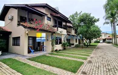 Imagem: A casa em condomínio possui 4 Dormitórios, 4 Banheiros, 3