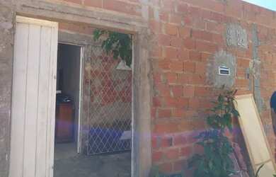 Imagem: A casa possui 2 Dormitórios e 1 Banheiro e está localizado