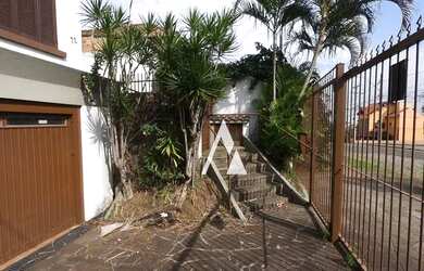 Imagem: A casa possui 3 Dormitórios, 3 Banheiros, 2 Vagas na garagem