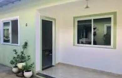 Imagem: A casa possui 3 Dormitórios, 2 Banheiros, 2 Vagas na garagem