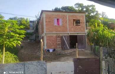 Imagem: A casa possui 2 Dormitórios, 1 Banheiro, 1 Vaga na garagem