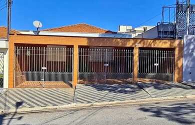 Imagem: A casa à venda possui 2 Dormitórios, 1 Banheiro, 2 Vagas na