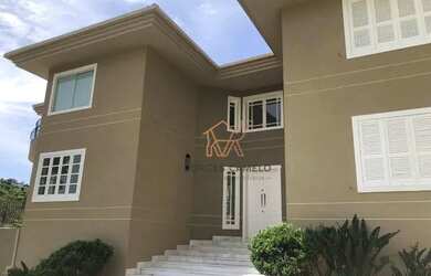 Imagem: A casa em condomínio possui 4 Dormitórios, 4 Banheiros, 5