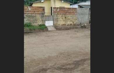 Imagem: A casa possui 2 Dormitórios, 1 Banheiro e está localizado