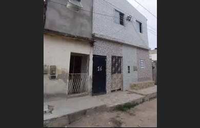 Imagem: A casa possui 1 Dormitório, 1 Banheiro e está localizado