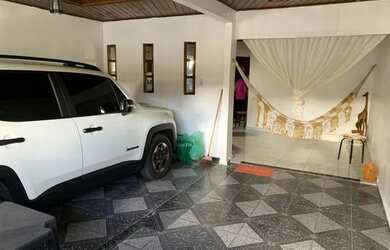 Imagem: A casa possui 3 Dormitórios, 2 Banheiros, 1 Vaga na garagem