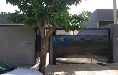 Imagem: A casa possui 2 Dormitórios, 2 Banheiros, 4 Vagas na garagem