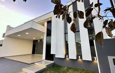 Imagem: A casa em condomínio possui 4 Dormitórios, 4 Banheiros, 3