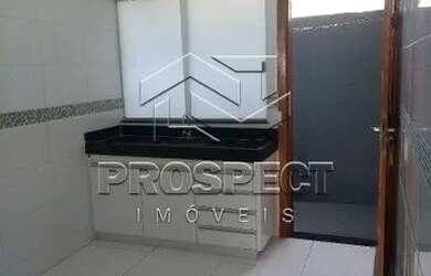 Imagem: A casa possui 2 Dormitórios, 1 Banheiro, 2 Vagas na garagem