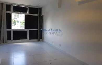 Imagem: O depósito possui 1 Vaga na garagem, 30m² de Área e está