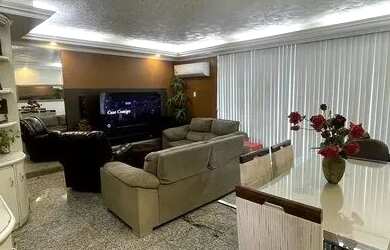 Imagem: O apartamento possui 3 Dormitórios, 2 Banheiros, 2 Vagas na