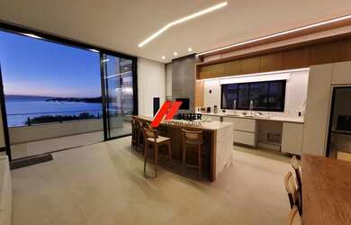 Imagem: A casa possui 3 Dormitórios, 5 Banheiros, 3 Vagas na garagem