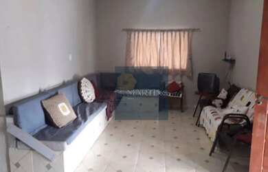 Imagem: A casa possui 2 Dormitórios, 2 Banheiros, 2 Vagas na garagem