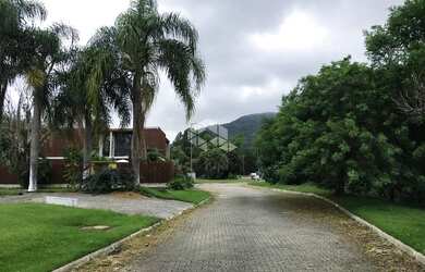 Imagem: O terreno possui 425m² de Área e está localizado em Ratones