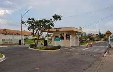 Imagem: A casa em condomínio possui 3 Dormitórios, 1 Banheiro, 1 Vaga