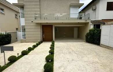 Imagem: A casa em condomínio possui 4 Dormitórios, 5 Banheiros, 4