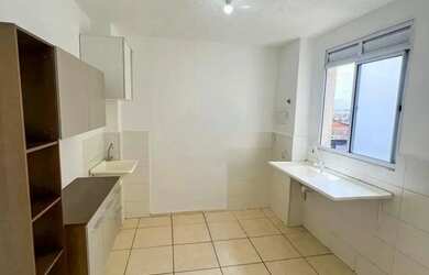 Imagem: O apartamento possui 2 Dormitórios, 1 Banheiro, 1 Vaga na garagem