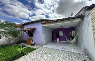 Imagem: A casa possui 3 Dormitórios, 2 Banheiros, 2 Vagas na garagem