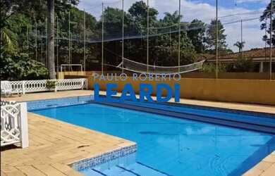 Imagem: A casa em condomínio possui 5 Dormitórios, 5 Banheiros, 5