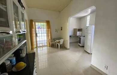 Imagem: A casa possui 2 Dormitórios, 1 Banheiro, 3 Vagas na garagem