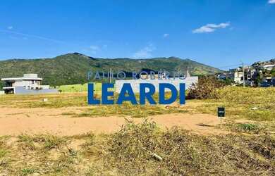 Imagem: O terreno à venda possui e está localizado em Vila Santista