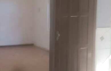 Imagem: A casa possui 3 Dormitórios, 2 Banheiros, 1 Vaga na garagem